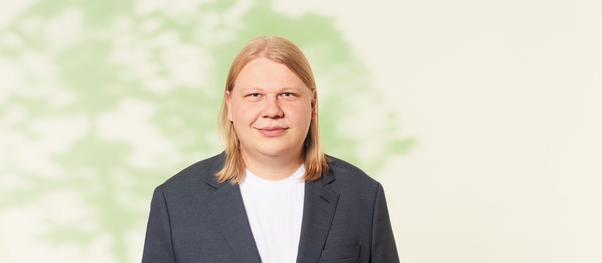 Portrait Foto von Julian Croci im Anzug